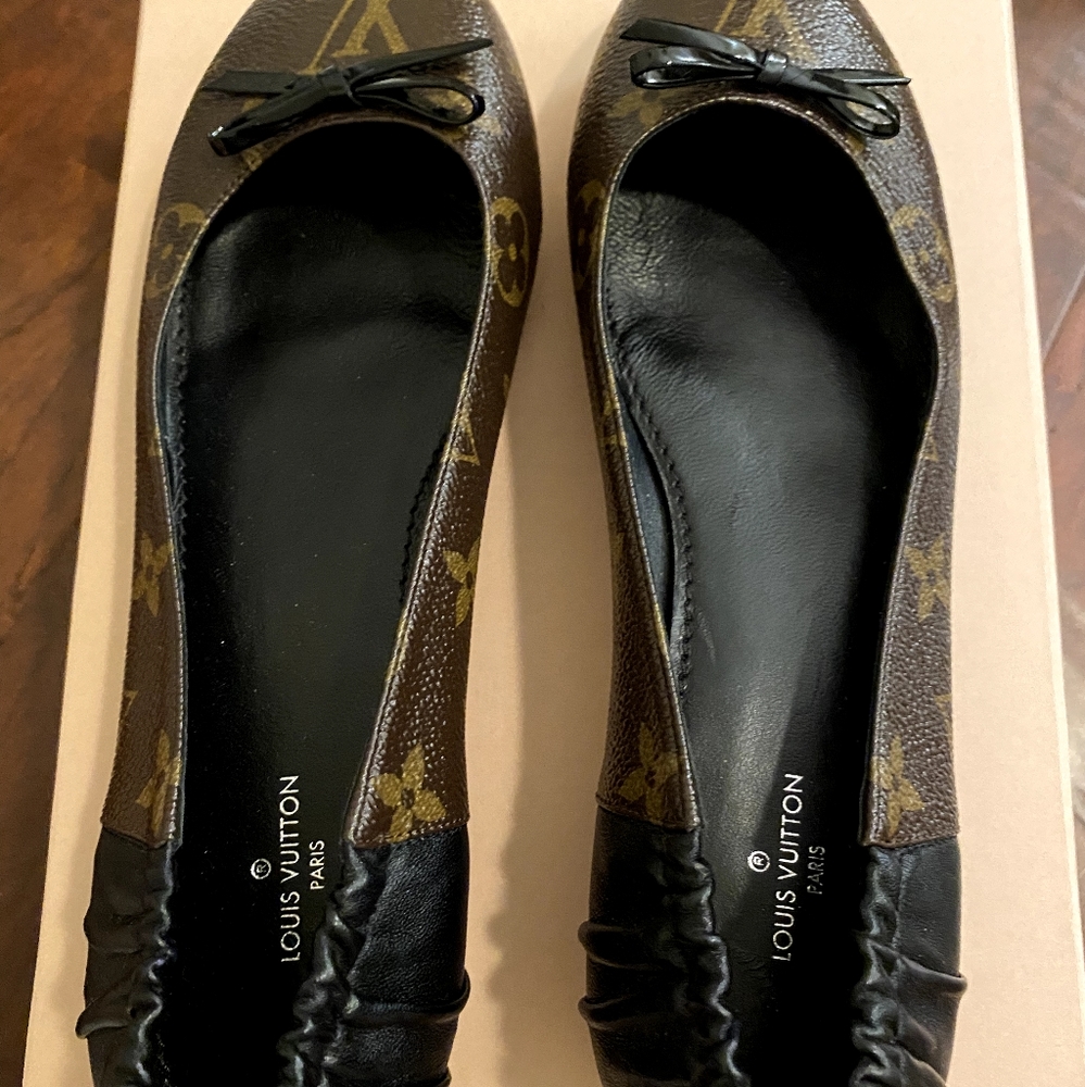 Brand new in box, Louis Vuitton flats, s37 - Picture 1 of 4